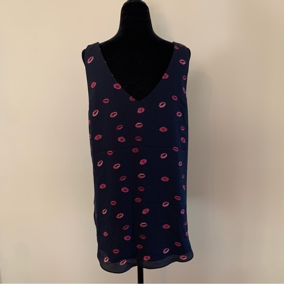 RW & Co. Silky Crepe V-Neck Cami - Dark Blue with Lips Print in Large - Picture 3 of 11